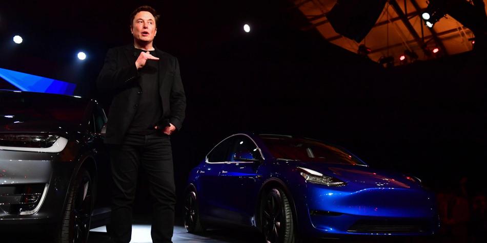 Elon Musk anuncia que Tesla aceptará bitcoins en compras de vehículos